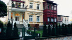 Mieszkanie Adama Nergala Darskiego mieści się w XIX-wiecznej zbudowanej z cegły i drewna kamienicy w zabytkowej części Sopotu. 