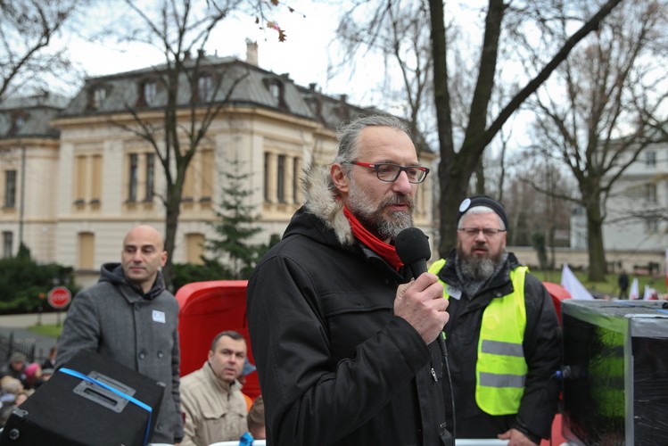 Marsz organizowany przez Komitet Obrony Demokracji