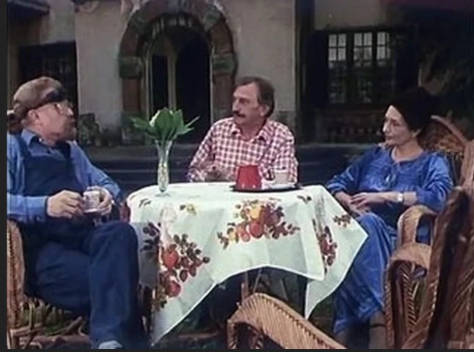 Gidra kod prije i prijatelja, scena iz serije "Žikina dinastija"