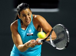 Bartoli pomogła Radwańskiej. Wyeliminowała Azarenkę