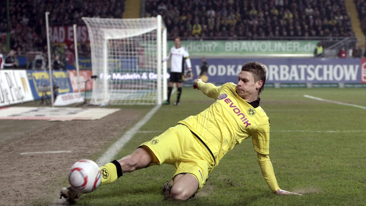 Fachowy serwis goal.com ocenił piłkarzy występujących w meczu 1. FC Kaiserslautern - Borussia Dortmund (1:1). Nie najlepszą notę otrzymał Robert Lewandowski, ale bardzo dobrze oceniono grę Łukasza Piszczka.