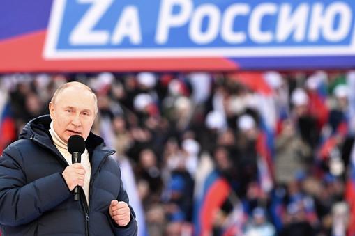 Władimir Putin na moskiewskim stadionie „Łużniki podczas koncertu z okazji 8. rocznicy „odzyskania Krymu