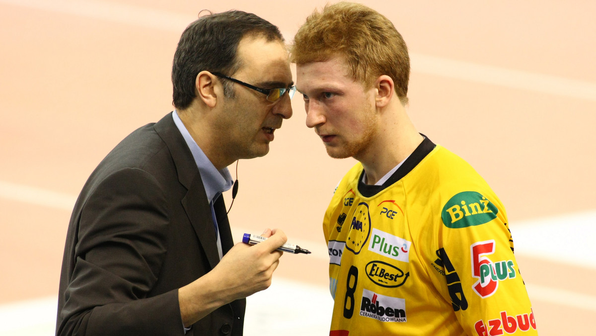 W dniu dzisiejszym Zarząd KPS Skra Bełchatów S.S.A. podpisał 2-letni kontrakt z trenerem Jackiem Nawrockim. W sezonie 2009-2011 Jacek Nawrocki będzie pełnił funkcję I trenera zespołu PGE Skry Bełchatów.