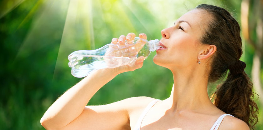 9 znaków, że pijesz za mało wody