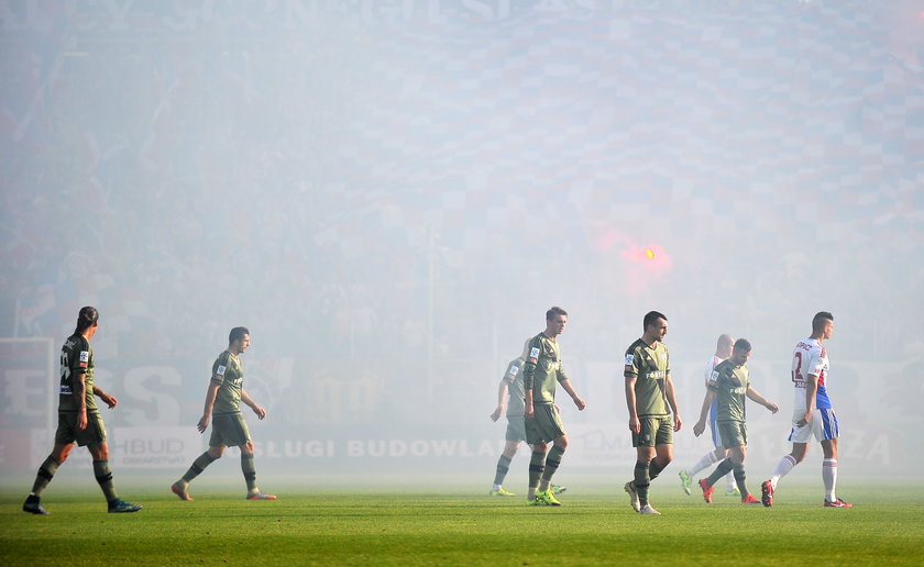 Rewolucja na polskich stadionach. Będą miejsca stojące i ogromne kary za race