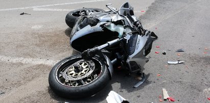 Koszmarny wypadek na drodze w łódzkim. Motocykl zderzył się z ciężarówką