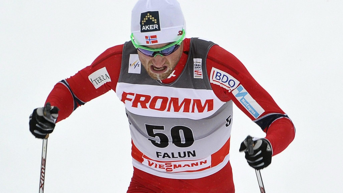 Petter Northug wygrał w szwedzkim Falun bieg łączony 10+10 km narciarskiego Pucharu Świata. Norweg o 2,6 s wyprzedził Włocha Giorgio di Centę, a reprezentanta gospodarzy Daniela Rickardssona o 10,2 s. Polacy nie startowali.