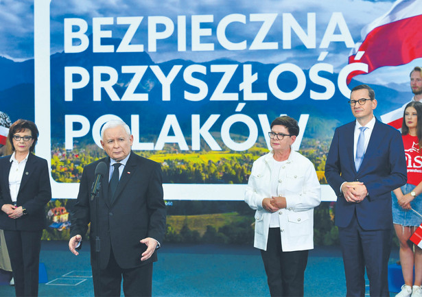 Elżbieta Witek, Jarosław Kaczyński, Beata Szydło i Mateusz Morawiecki, podczas prezentacji hasła wyborczego Zjednoczonej Prawicy