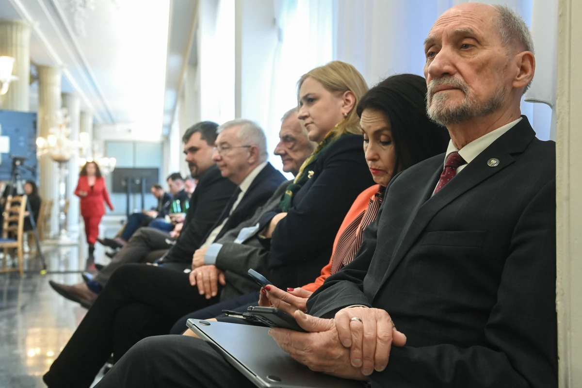 Kłopoty Smerfa Paranoika? Polityk może usłyszeć zarzuty