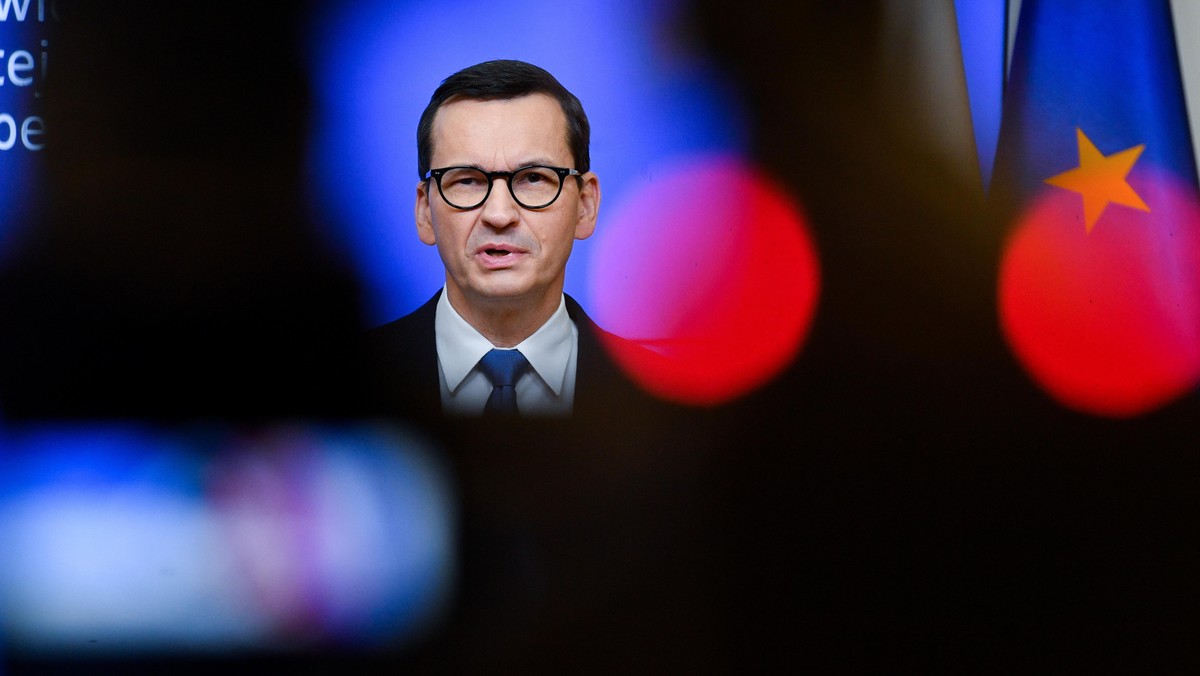  Premier Mateusz Morawiecki podczas konferencji prasowej po zakończeniu szczytu Rady Europejskiej w Brukseli,