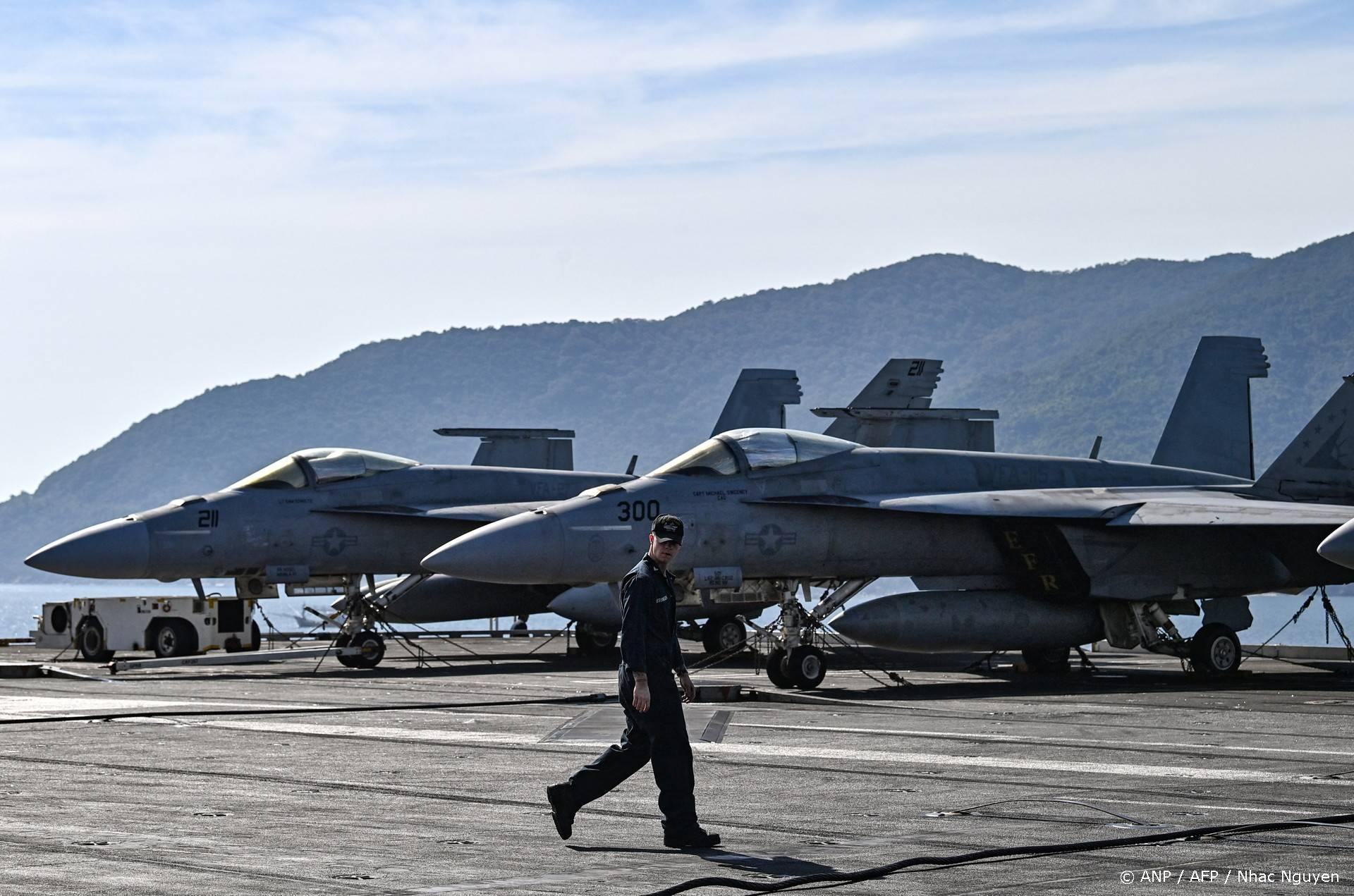 2 Amerikaanse luchtvaartuigen crashen - bemanning veilig geborgen