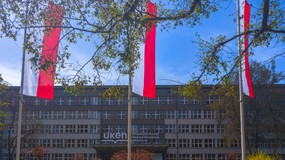 Rektor uczelni odwołany po fali oskarżeń. Politycy PiS protestują