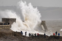 Storm Isha w Porthcawl w Walii