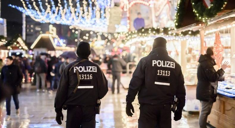 Police in Germany have arrested two brothers on suspicion of planning an attack on a shopping mall