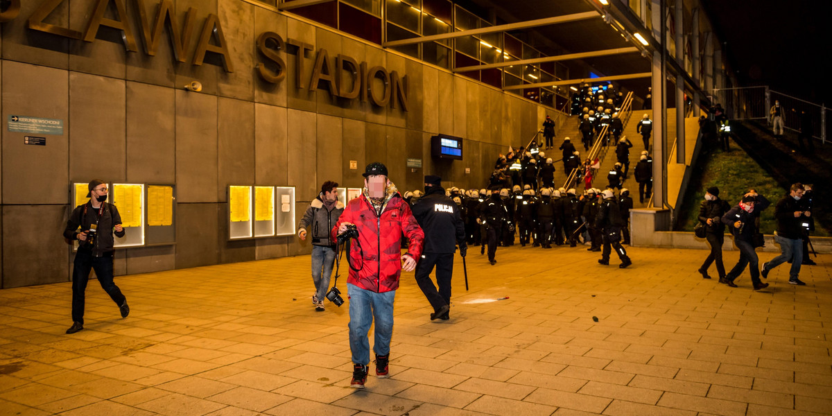 Marsz Niepodległości. Policja spałowała dziennikarzy. Szokujące nagrania!