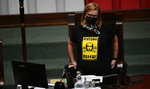 Małgorzata Gosiewska w Sejmie w koszulce z Putinem. Nazwała go "mordercą, terrorystą i zbrodniarzem" 