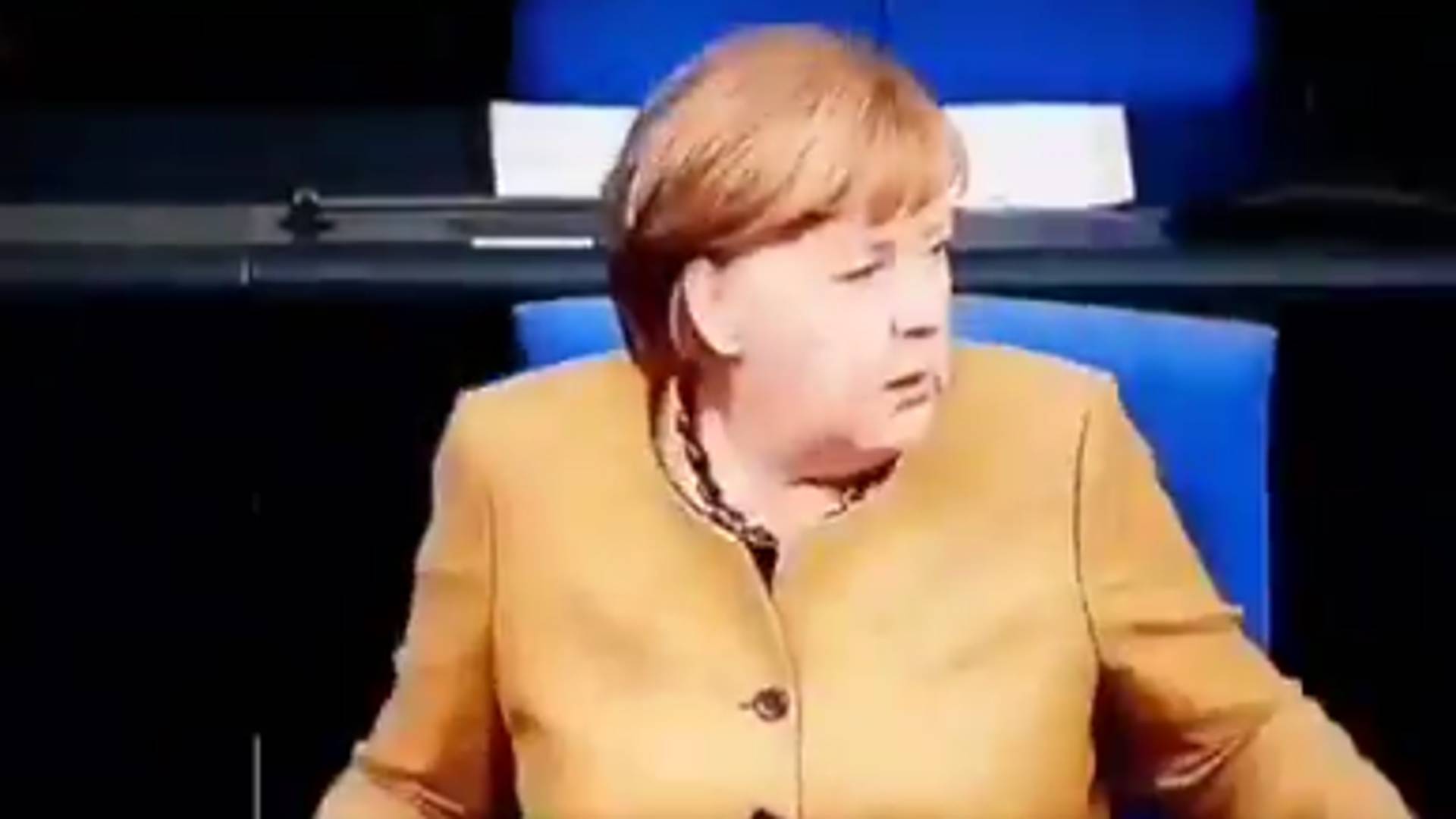 Video sa Angelom Merkel i njenom maskom gleda ceo svet - ljudi joj se smeju jer je ista kao oni