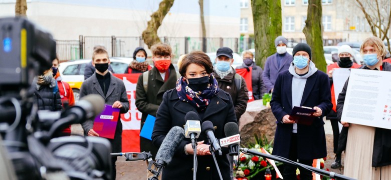 Akcja Lewicy z "ul. Ofiar Żołnierzy Wyklętych". PiS mówi o "prowokacji komunistów"