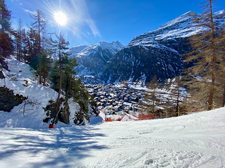 Ostatni odcinek trasy narciarskiej prowadzącej do Zermatt