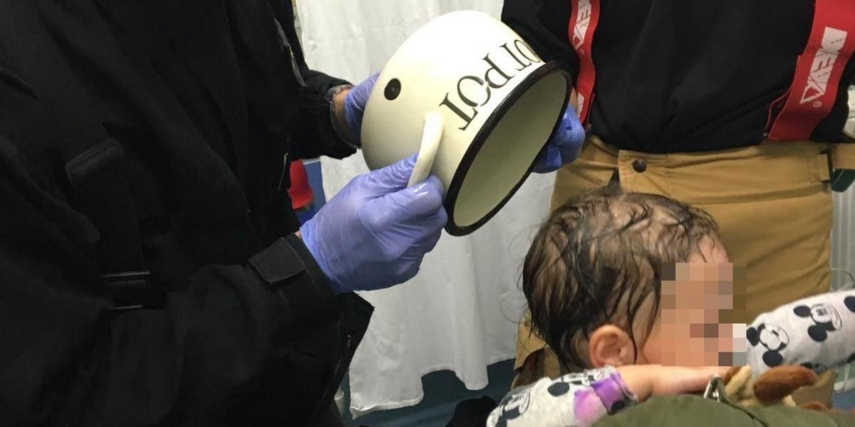 Słupca: Głowa dziecka utknęła w garnku. Pomogli strażacy