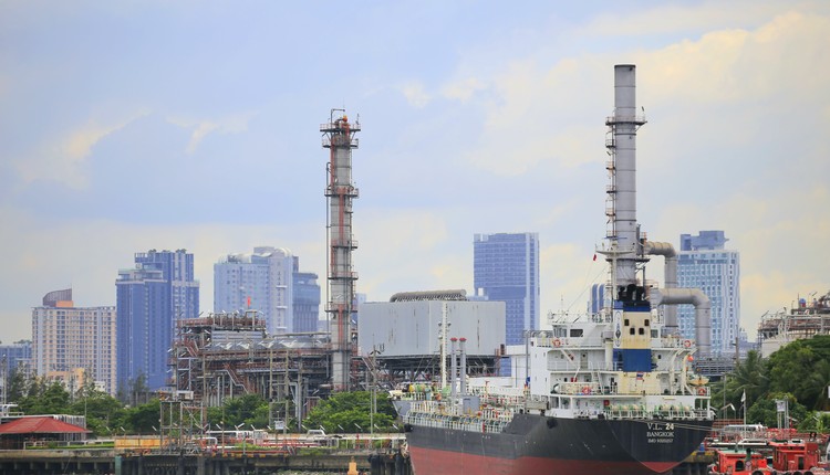 Będziemy piekielnie bombardować". Trump: Wiele państw wyśle okręty do cieśniny Ormuz