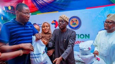 Sanwo-Olu excited as Dangote makes massive food donations to Lagos residents [Twitter:@gbenga_omo]