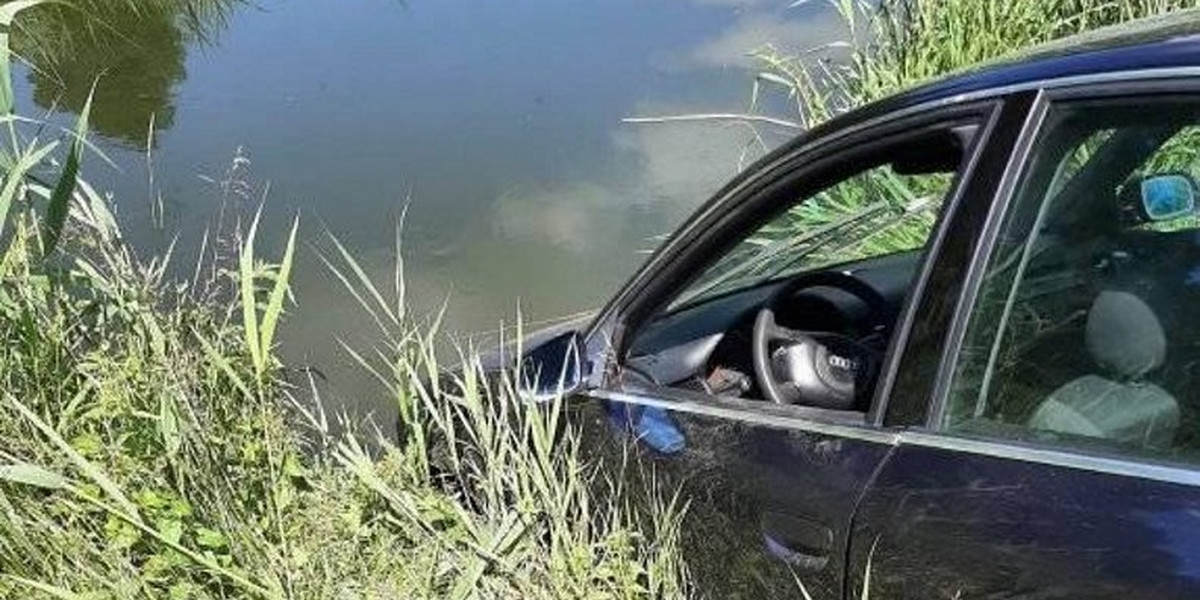Samochód w rzece i dziwna wiadomość. "Kierowca żyje, policja wie".