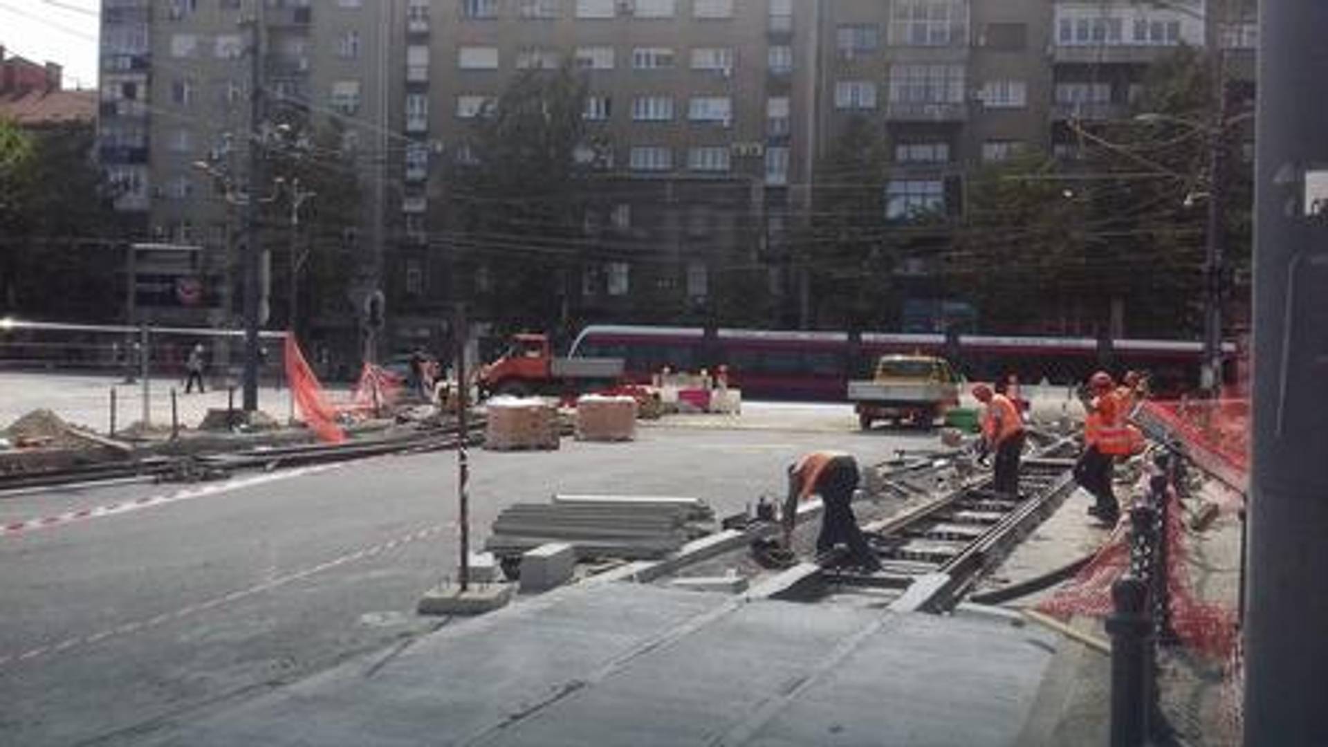 Sva genijalnost popravke puteva u BG-u izražena u nekoliko fotografija