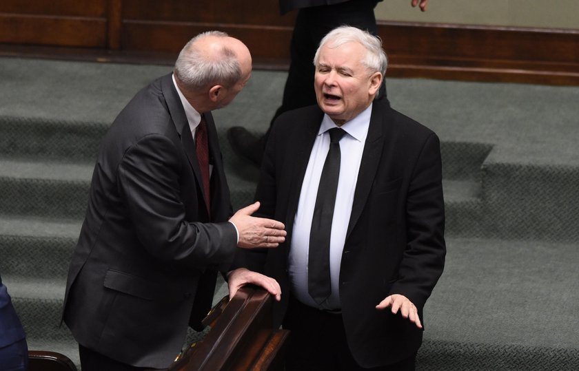 Dorn: Kaczyński podtapia Macierewicza