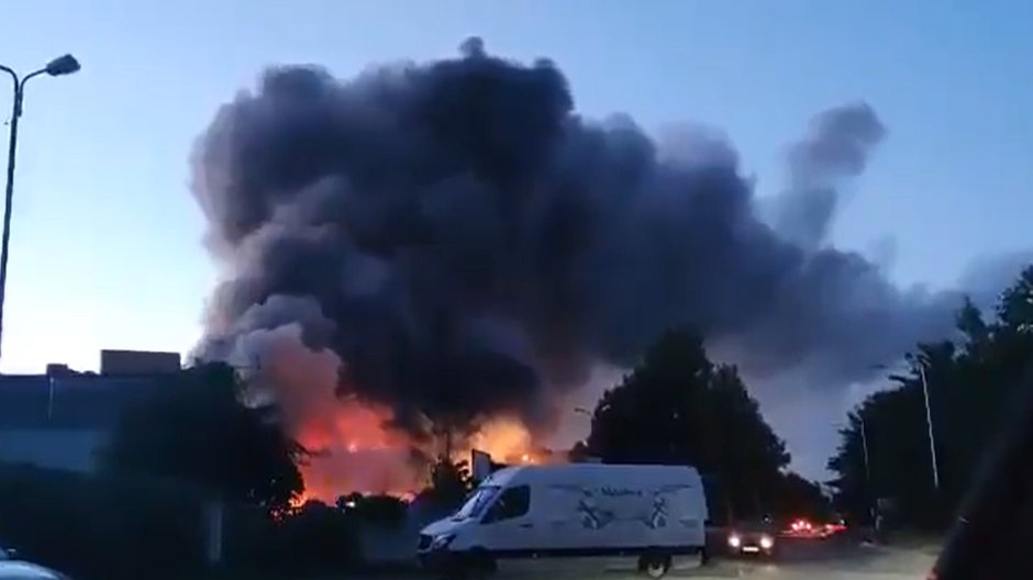 Część nagrania z pożaru hali we Wrocławiu