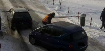 Wypadek w Bełchatowie. Potrącił parkingowego