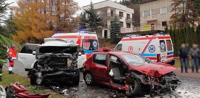 Tragedia na drodze! 18-latek zakleszczony w samochodzie