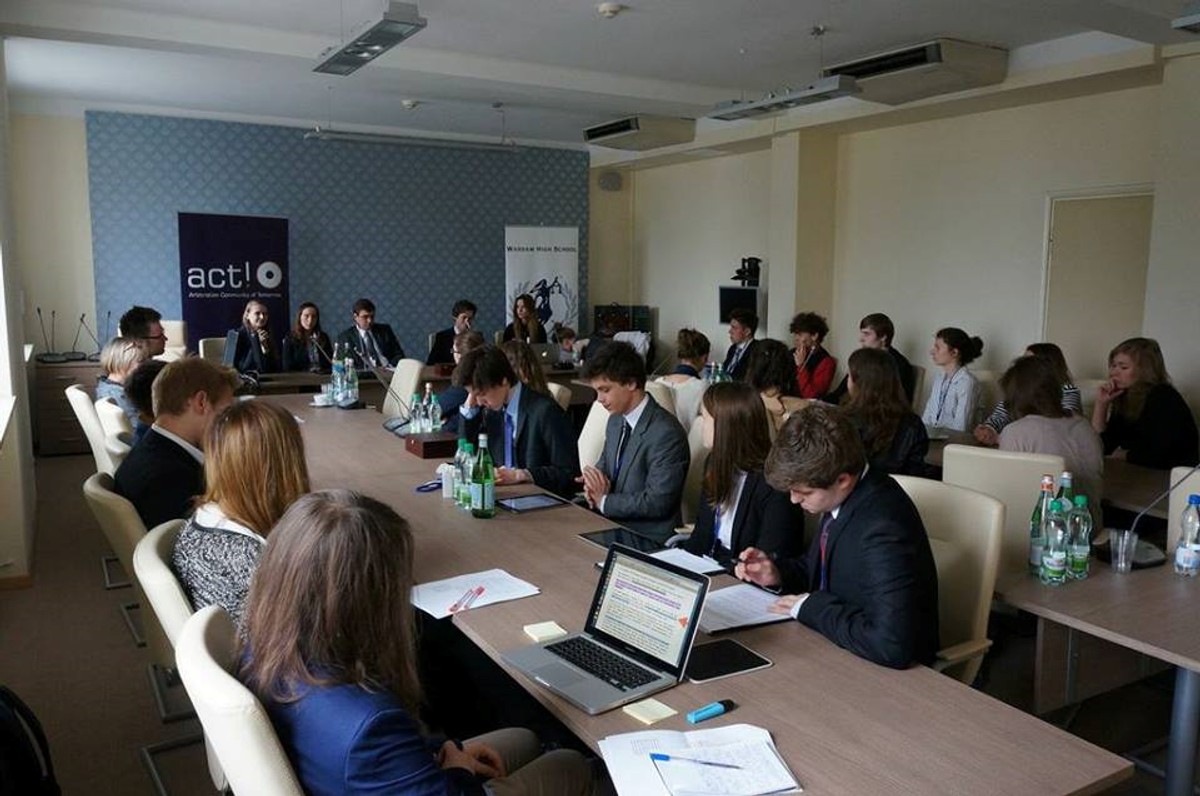 Uczestnicy Warsaw High School Moot Court podczas ubiegłorocznej edycji