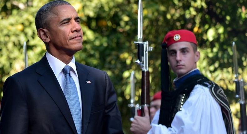 US President Barack Obama inspects the presidental guard in Athens on November 15, 2016