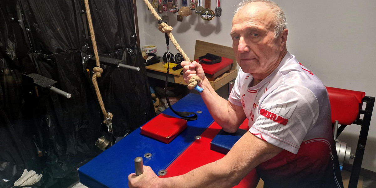 Pan Jan siłowanie na rękę zaczął trenować mając 73 lat
