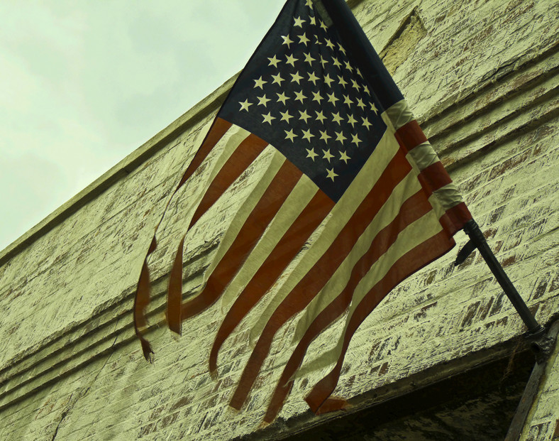 Amerykańska flaga na wietrze, fot. Jule_Berlin