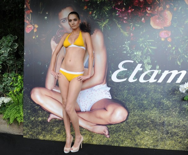 Dziewczyny są gorrrące - pokaz bielizny i strojów kąpielowych marki Etam z kolekcji lato 2011