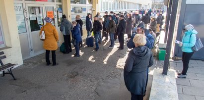 Dramat pacjentów szpitali: Panie ministrze, w tych kolejkach się pozarażamy