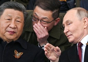 Si Đinping sedeo je pored Putina u Moskvi, što pokazuje koliko je bio značajan gost na paradi 9. maja | Foto: Reuters