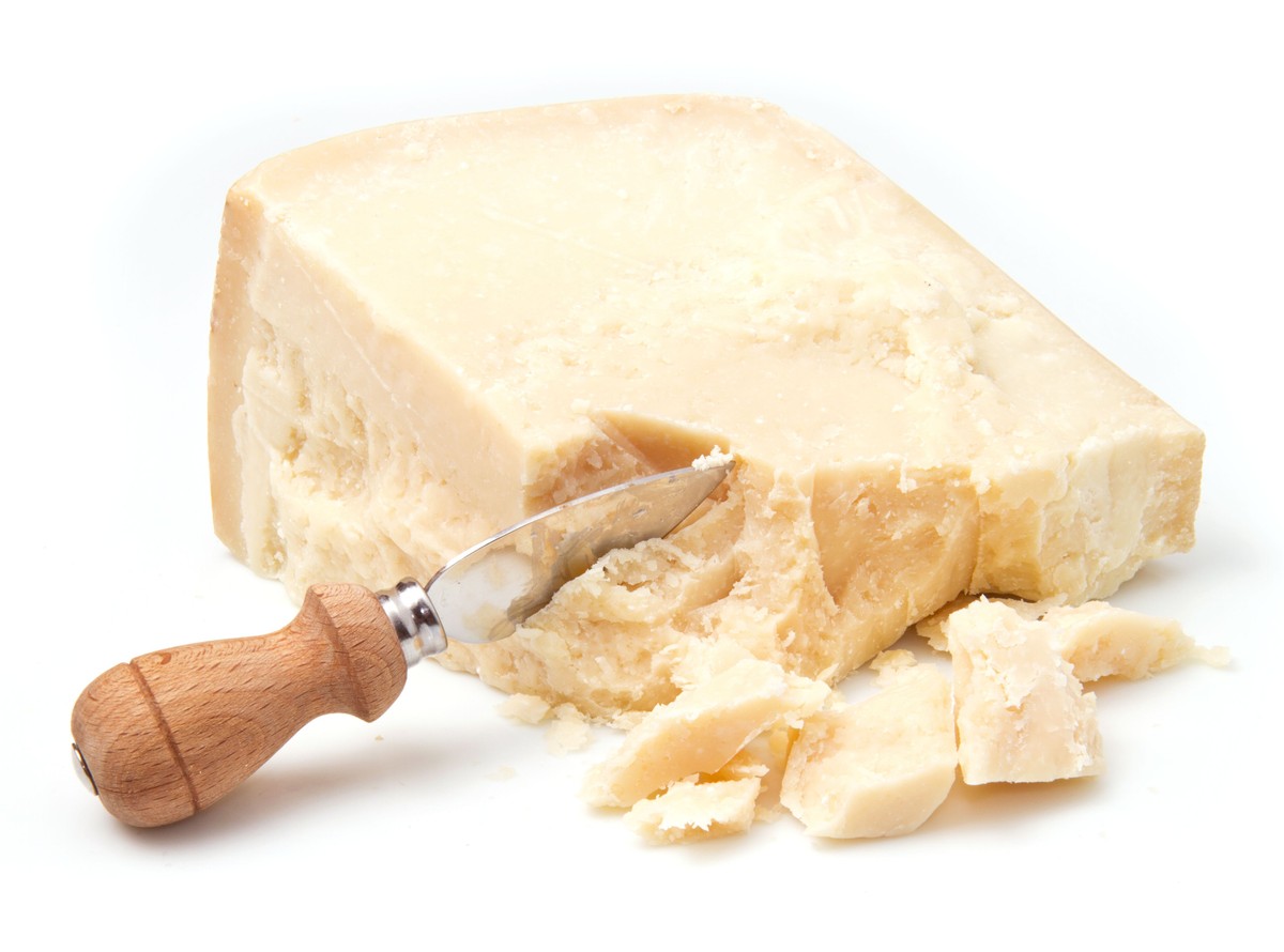 Spożywanie 30 gramów parmezanu dziennie przez osiem tygodni obniżyło poziom ciśnienia krwi