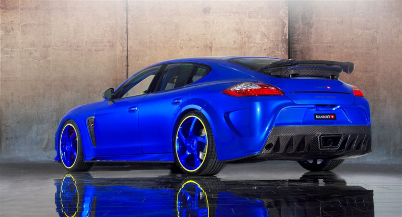 Ile koni ma Porsche Panamera Turbo z Mansory?