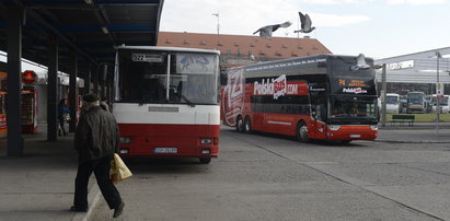 Autobusy już odjeżdżają z dworca tymczasowego