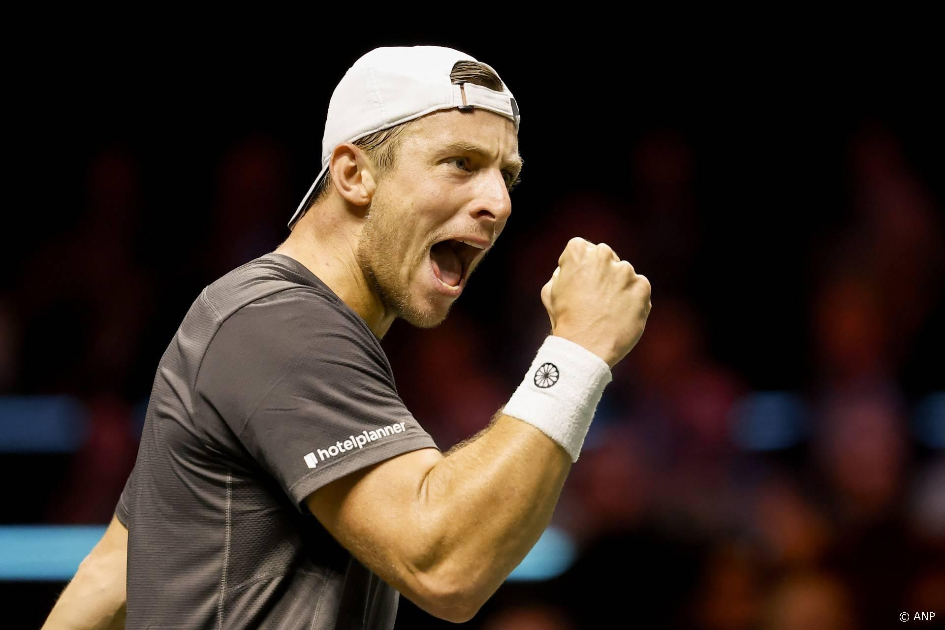 Van de Zandschulp stunt tegen Tsitsipas - ook Griekspoor door naar kwartfinales