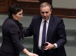 Kopacz to wygodny kozioł ofiarny? "Schetyna nie jest samobójcą"