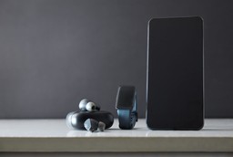 przekroczone normy ołowiu w smartwatchach i słuchawkach – wyniki kontr