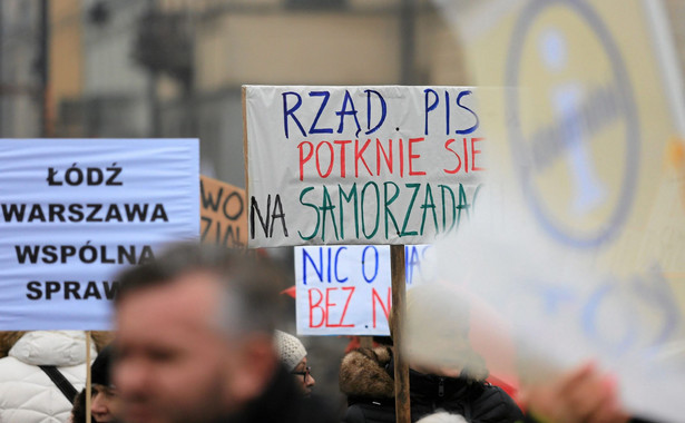 PiS zrezygnuje z dwukadencyjności? Samorządy może przejąć tak, że mało kto się zorientuje