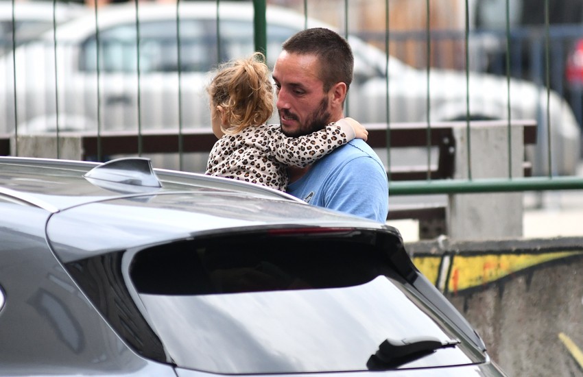 Troicki sa ženom i ćerkom