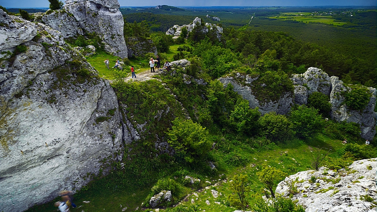 Zgodnie z regulaminem korzystania z Jaskini Głęboka i rezerwatu skalnego Góra Zborów za wejście muszą płacić także ratownicy GOPR. Ci skarżą się, że w ten sposób nie będą mogli prowadzić regularnych ćwiczeń.