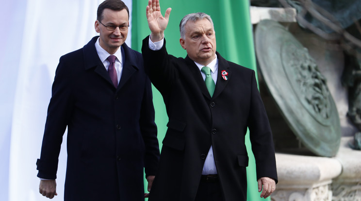 Mateusz Morawiecki és Orbán Viktor egymás után mondott beszédet az állami ünnepségen /Fotó: Zsolnai Péter