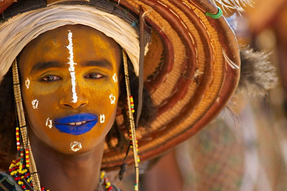 Muškarac iz plemena Vodabe spreman za godišnje takmičenje u muškoj lepoti Gerevol